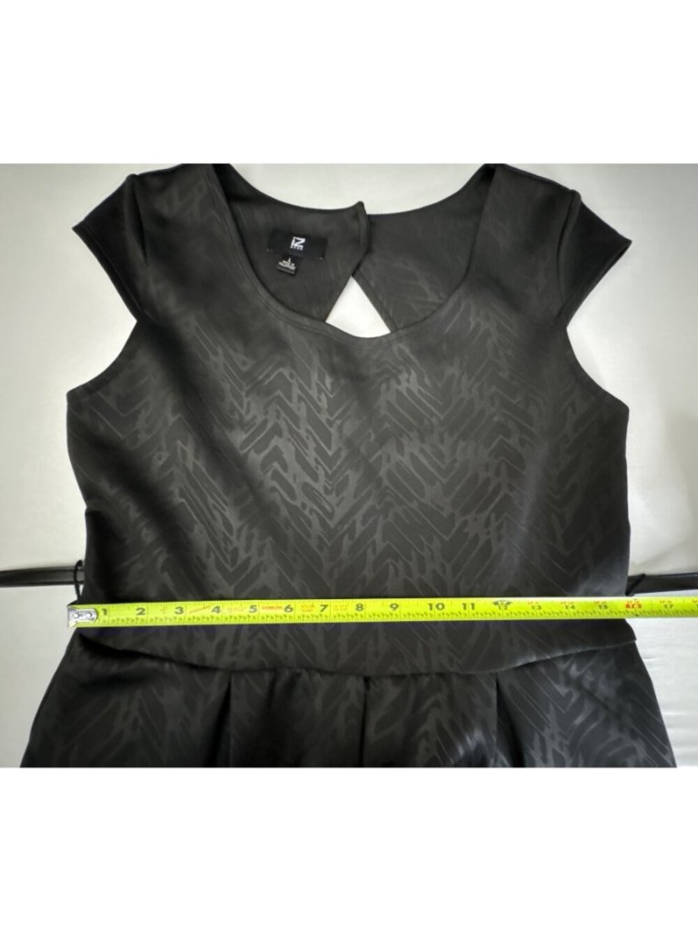 IZ BYER WOMEN'S SKATER BLACK KEYHOLE BACK SCUBA KNIT SHORT SLEEVE DRESS SIZE L - Picture 15 of 16